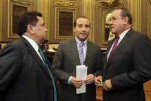 Riestra minimiza amenazas del PRI