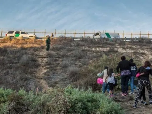 Caravana migrante se dispersa en Tijuana
