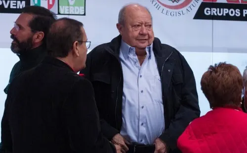 Hacienda presenta denuncia contra Romero Deschamps