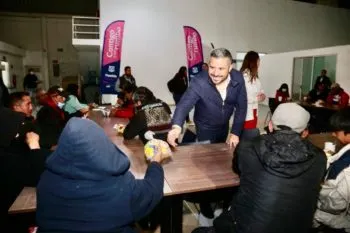 SMDIF de Puebla ofreció cena de fin de año a personas en situación vulnerable en el Dormitorio Municipal