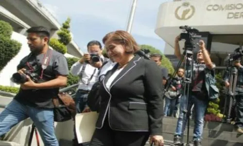 Eva Cadena denuncia ante la CNDH linchamiento en su contra