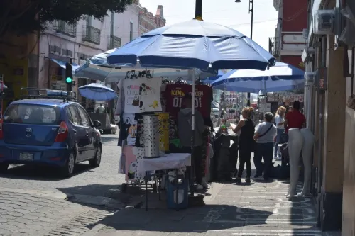 Ambulantes se resisten a dejar las calles del Centro Histórico, pese a contingencia