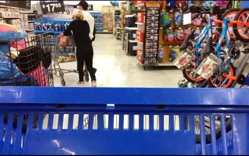 Walmart anuncia que no venderá armas a menores de 21 años en EU