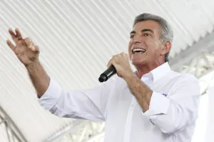 En Libres promete Gali despedir a médicos que no presten buen servicio