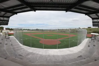 Inaugura Sergio Salomón la construcción de un campo de béisbol en Cuautinchán
