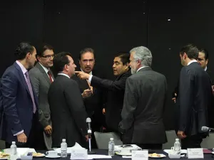 Frenan senadores reducción en impuesto a refrescos