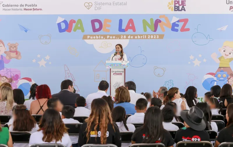 Celebran Gaby Bonilla y Sergio Salomón día de la niñez con menores de casas de asistencia del SEDIF
