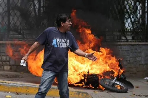 VIDEO: Estallan disturbios durante “la madre de todas las marchas” en Venezuela
