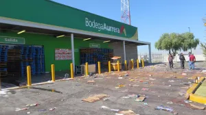 Saquean bodega Aurrerá de la 11 sur y otras tiendas cierran