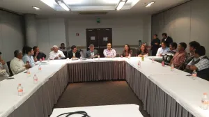 Tony Gali se reúne con transportistas poblanos