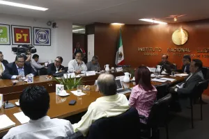 Organización de debates divide opiniones en INE