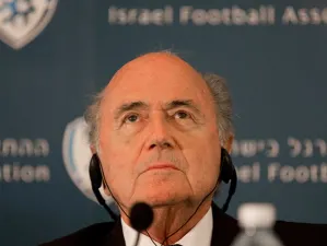 Comité de Ética de la FIFA suspende por 3 meses a Blatter