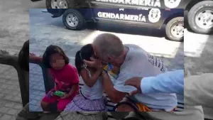 Denuncian a sujeto que besaba niñas en la boca; los padres lo defienden porque les regala despensas