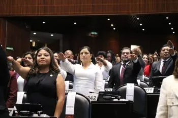 Claudia Rivera Vivanco rinde protesta como diputada federal