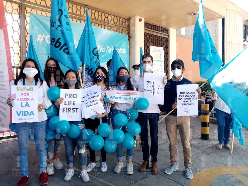 Realizan caravana en Puebla contra la legalización del aborto