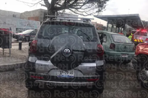 Conductor queda prensado tras choque frente a estación de RUTA 3