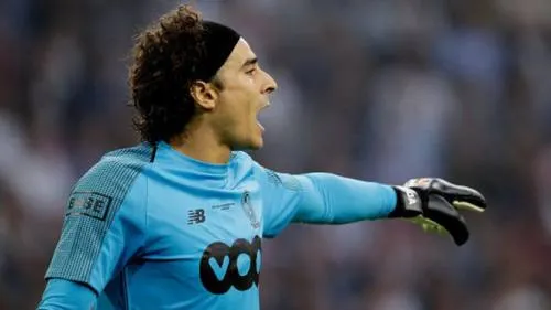 A Guillermo Ochoa ya no lo tenemos considerado para el Napoli