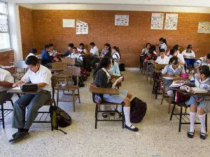 Avala Senado aumento de días al Calendario Escolar