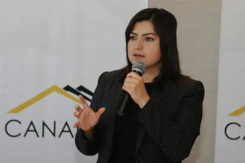 No es viable utilizar policías encubiertos en el transporte público: Claudia Rivera