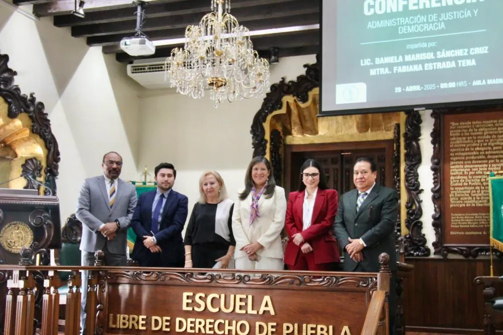 La Escuela Libre de Derecho de Puebla promueve el diálogo académico sobre justicia y democracia