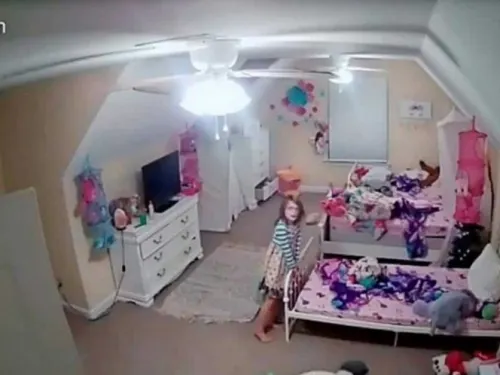 Hombre hackea cámara en cuarto de niña; le dijo ser Santa Claus