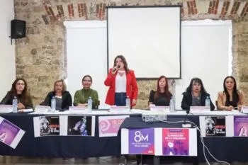 Activistas encabezan foro “Mujer, ¡rompamos el silencio!”; destacan importancia de la Vitrina Social