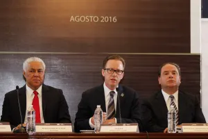 Pide Banck a autoridades municipales del estado usar bien recursos públicos