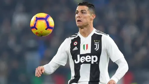 Cristiano Ronaldo reta a Messi