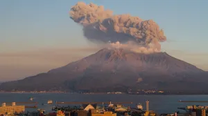 Japón eleva el nivel de alerta de un volcán por riesgo de erupción