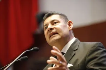 Armenta presenta solicitud ante el Senado para separarse del cargo