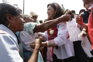 Denuncia Blanca presiones contra ediles y maestros por apoyar su campaña