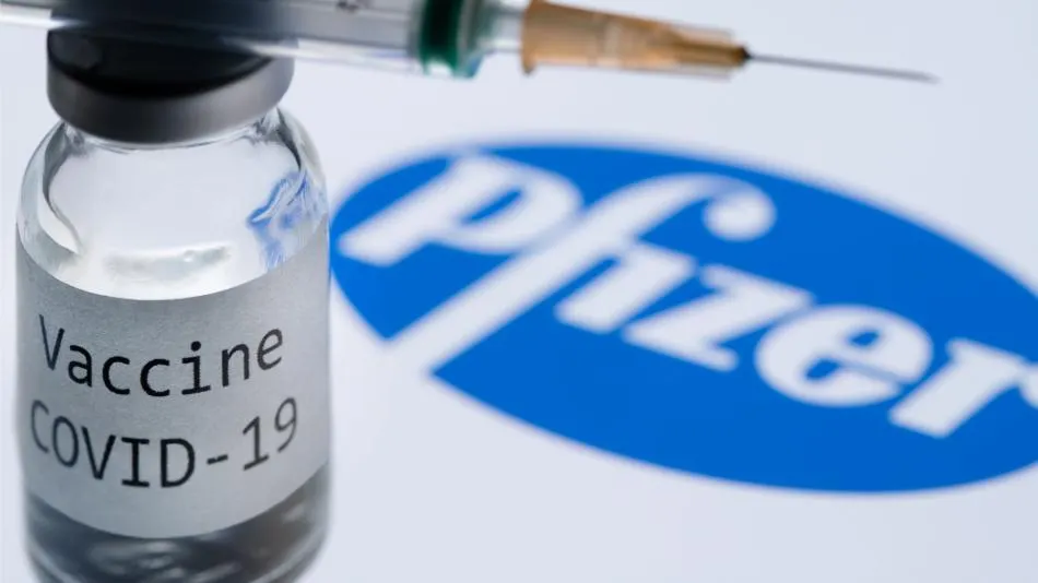 Pfizer pide a FDA ampliar uso de tercera dosis de su vacuna covid a todos en EU