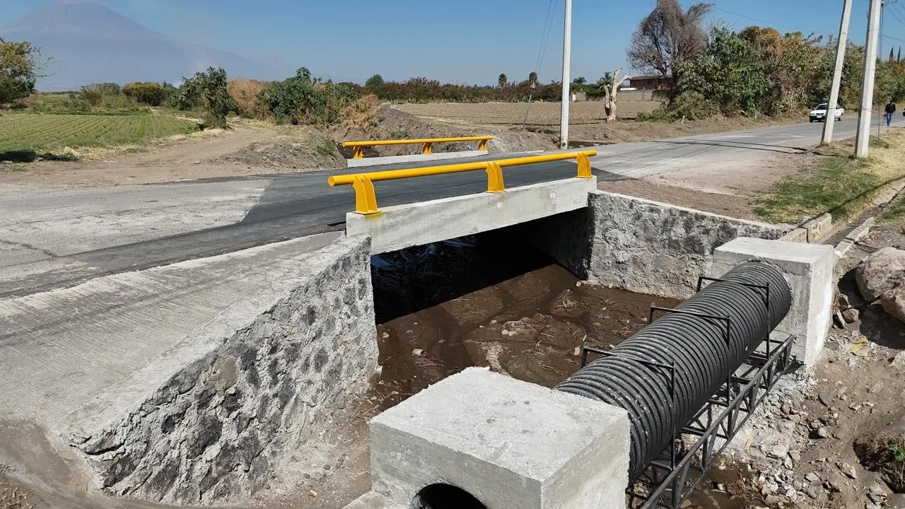 Ariadna Ayala entregó la rehabilitación del puente alcantarilla en Atlixco