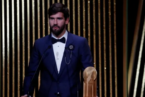 Portero Alisson Becker gana Trofeo Lev Yashin 2019