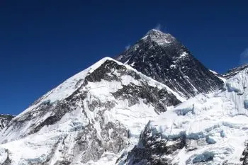 Trasladan a Katmandú los cuerpos de las víctimas del helicóptero estrellado en Nepal