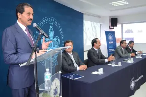 La BUAP construye una institución de la más alta calidad académica: Esparza