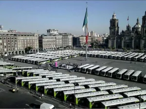 Entrega gobierno de la CDMX 191 autobuses