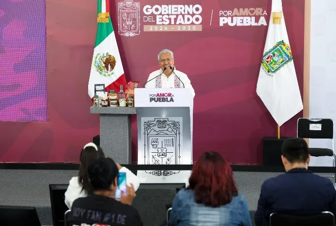 Manuel Viveros pasará a la historia si logra rescatar la Normal de Teteles