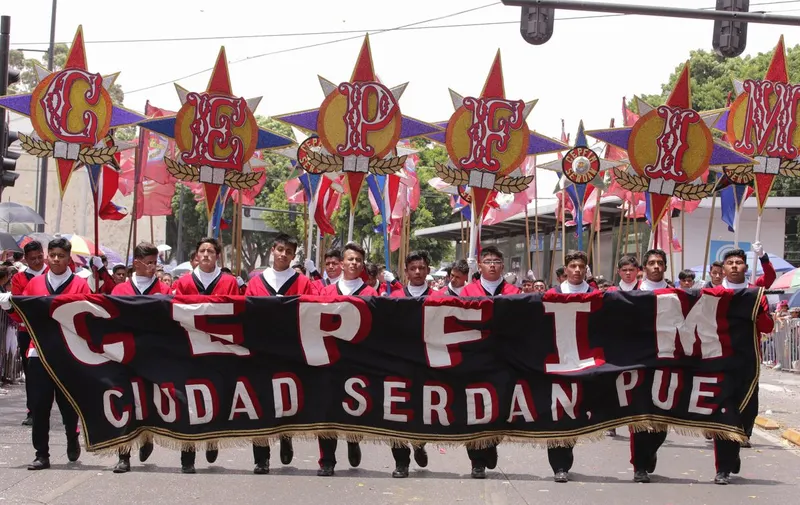 desfile-del-5-de-mayo-contingentes