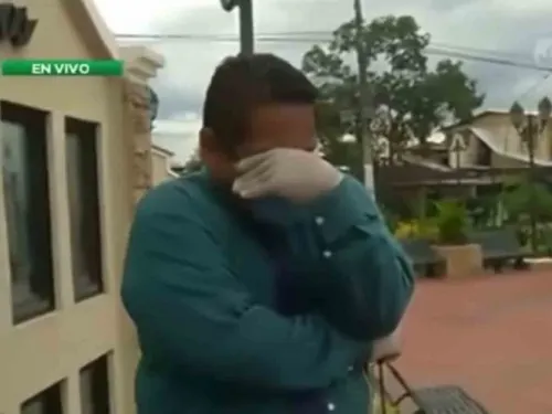 Reportero llora en vivo al informar sobre el coronavirus en Ecuador