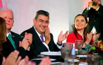 Sergio Salomón Céspedes entregó el distintivo de Pueblo Mágico a los municipios de Teziutlán y Huejotzingo