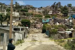Corrimiento de tierra colapsa 19 viviendas en Tijuana