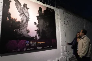 Exponen La muerte, del alba al anochecer en el panteón municipal