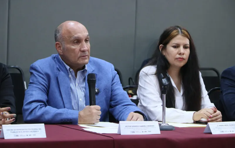 Víctor Gabriel Chedraui, secretario de Desarrollo Económico y Trabajo del estado de Puebla, y Raquel Medel Valencia, subsecretaria de Empleo e Inspección de la Sedetra. Foto: Especial
