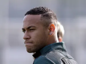 Fiscales españoles buscan prisión para Neymar