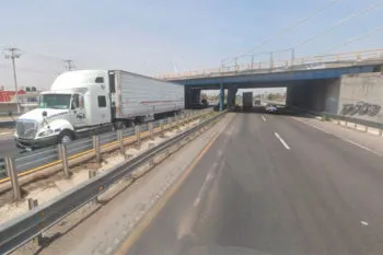 Hombre es atropellado justo debajo del puente del bulevar Xonacatepec