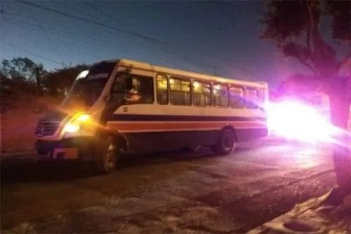 A punta de pistola, despojan de pertenencias a usuarios de la ruta Loma Bella