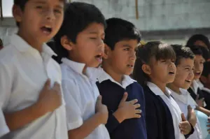 Presenta Gali propuesta para incluir Civismo en programas escolares