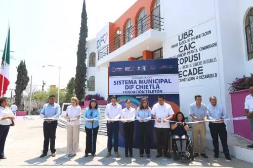 Con apoyo de fundación Teletón, Dinorah López entrega reconstrucción del DIF en Chietla