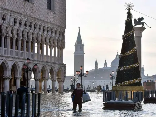 Enfrenta Venecia nueva inundación antes de Navidad